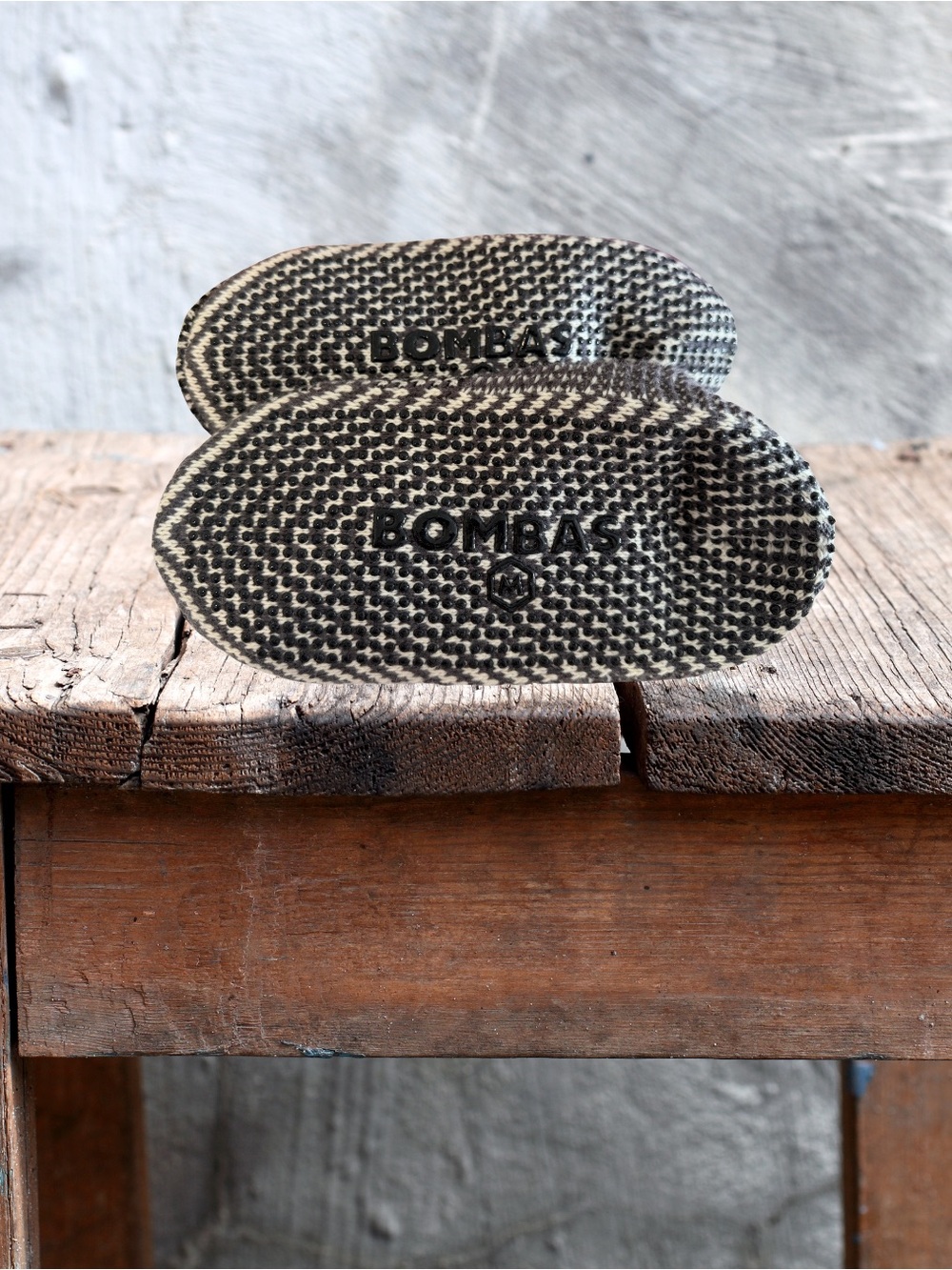 NWT Bombas Gripper Slipper Charcoal Gray Size Medium - Picture 3 of 3